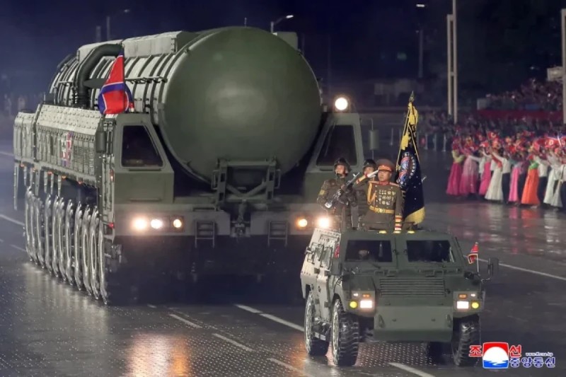 Şimali Koreya qitələrarası ballistik raketini nümayiş etdirib